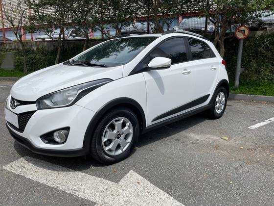 HYUNDAI HB20X 1.6 16V PREMIUM FLEX 4P AUTOMÁTICO HYUNDAI HB20X 1.6 16V PREMIUM FLEX 4P AUTOMÁTICO